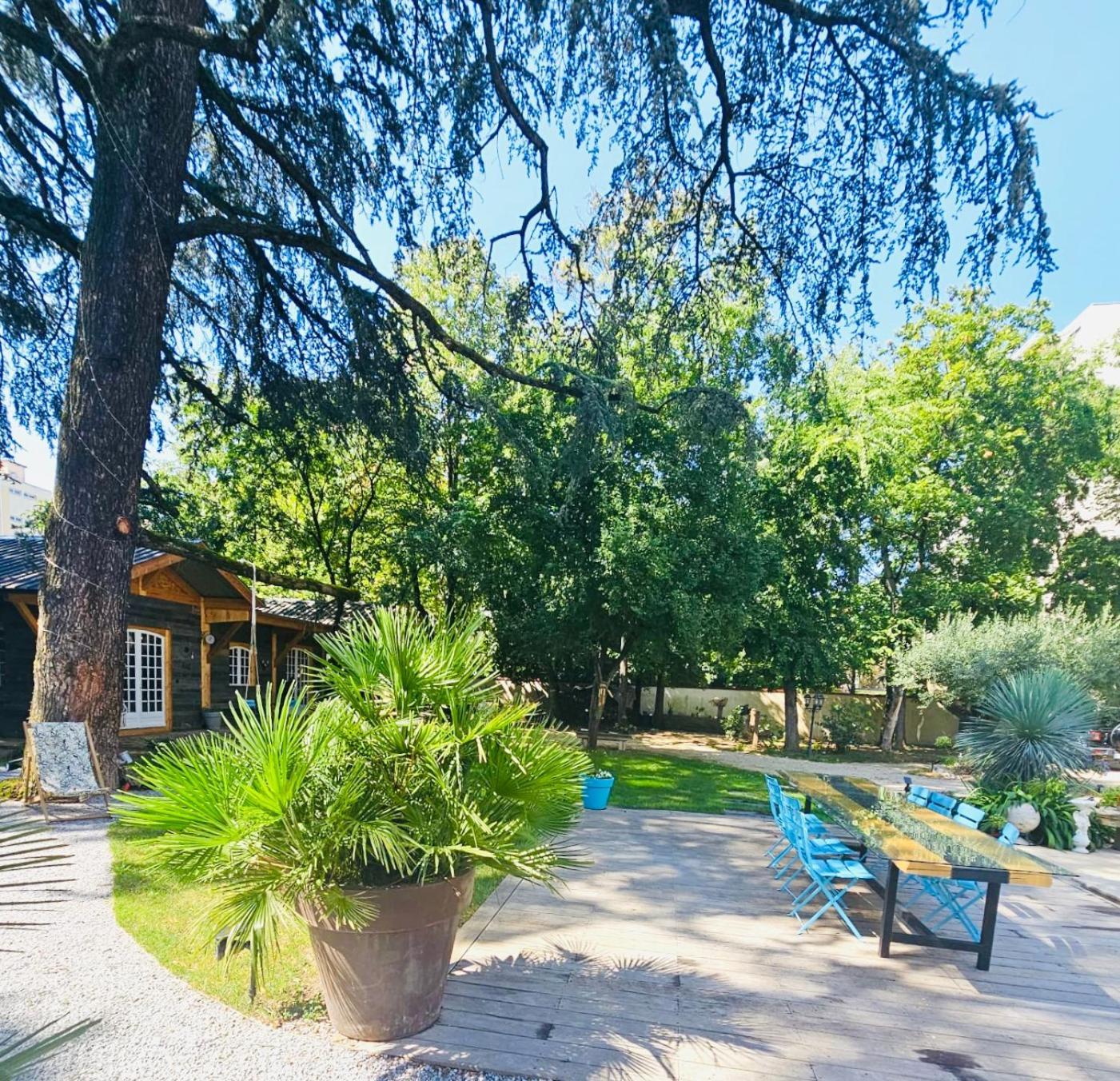 Chateau Grandclement Lyon Villeurbanne Niveau Rdc - Tresor Cache En Ville Avec Vue Piscine Et Parc Buitenkant foto