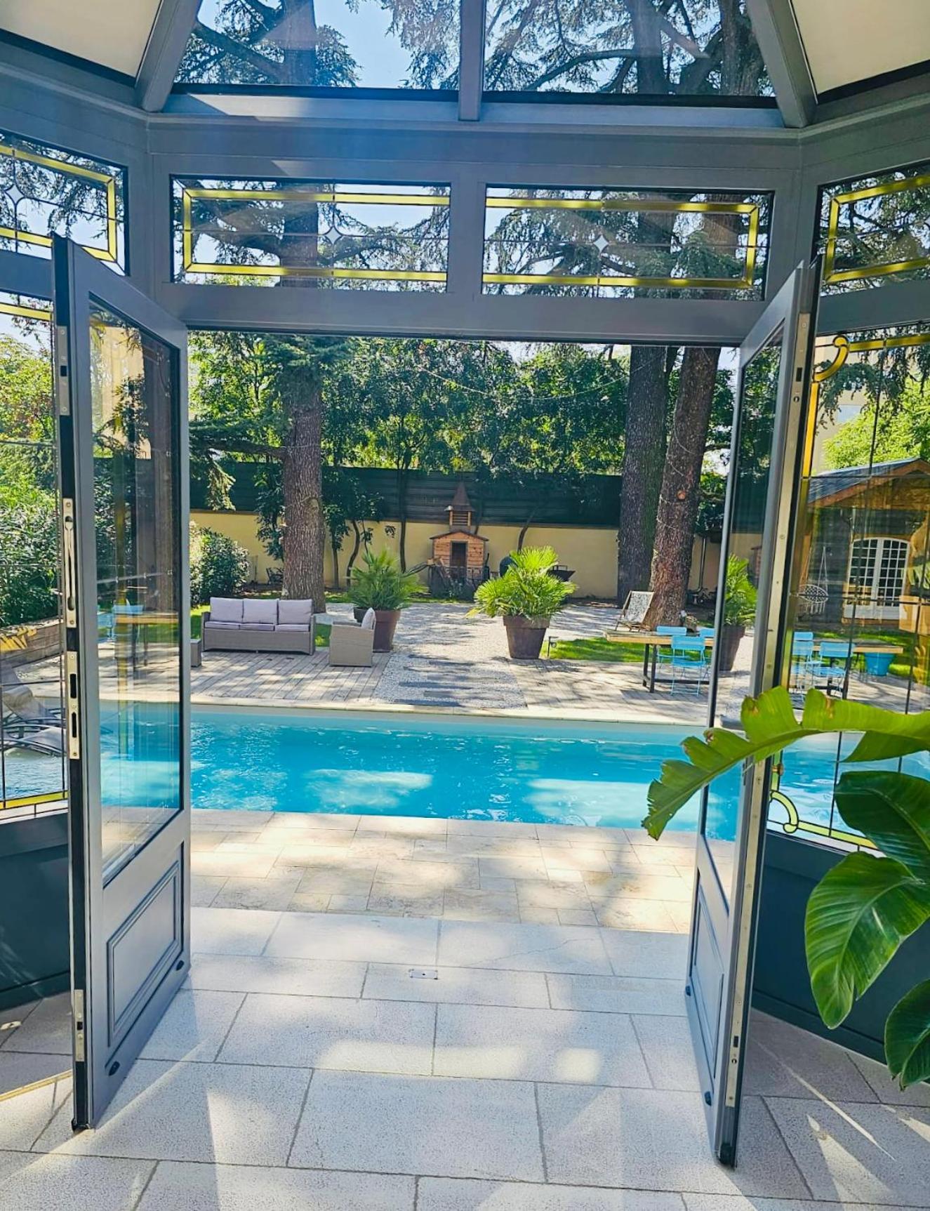Chateau Grandclement Lyon Villeurbanne Niveau Rdc - Tresor Cache En Ville Avec Vue Piscine Et Parc Buitenkant foto