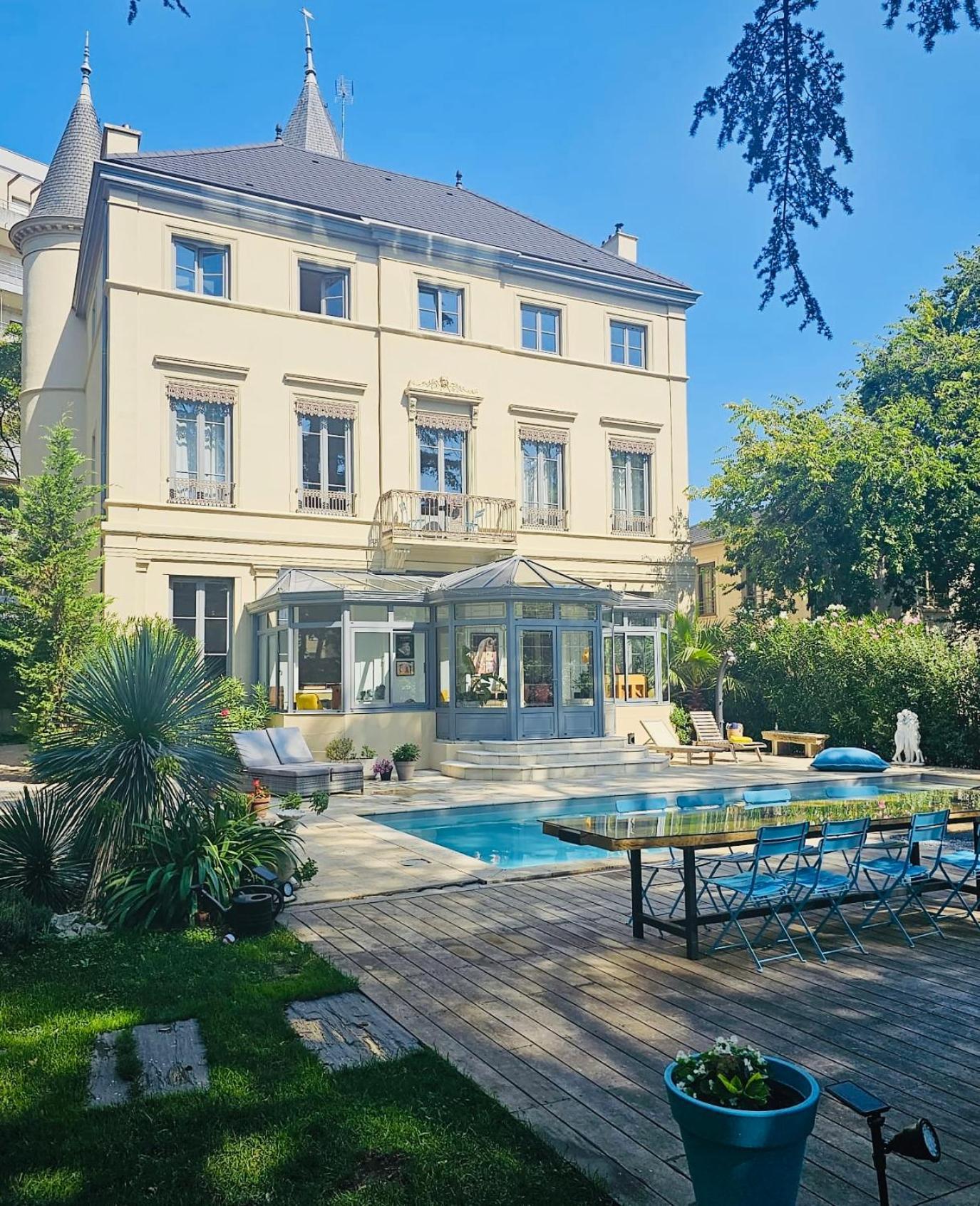 Chateau Grandclement Lyon Villeurbanne Niveau Rdc - Tresor Cache En Ville Avec Vue Piscine Et Parc Buitenkant foto