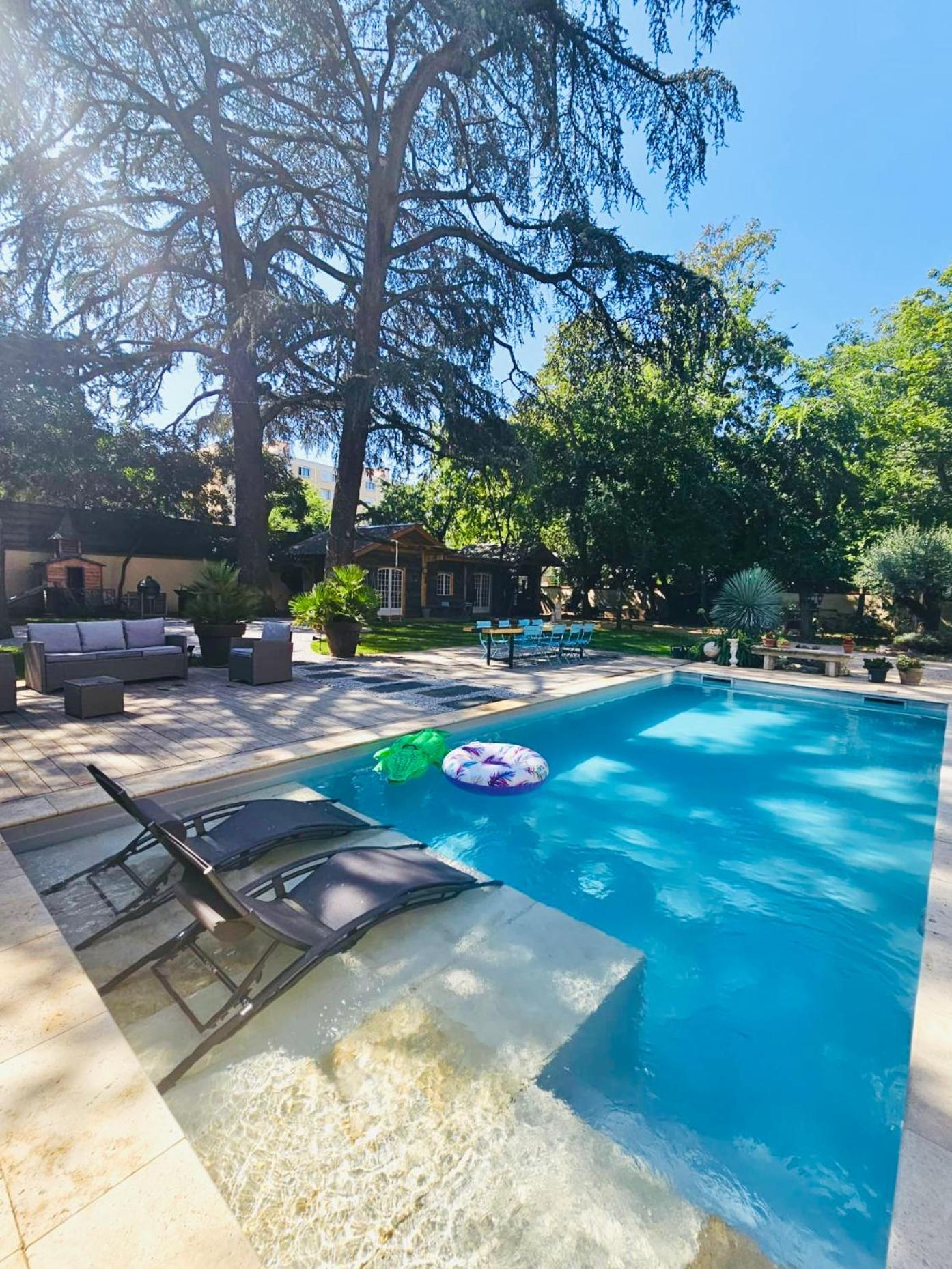 Chateau Grandclement Lyon Villeurbanne Niveau Rdc - Tresor Cache En Ville Avec Vue Piscine Et Parc Buitenkant foto