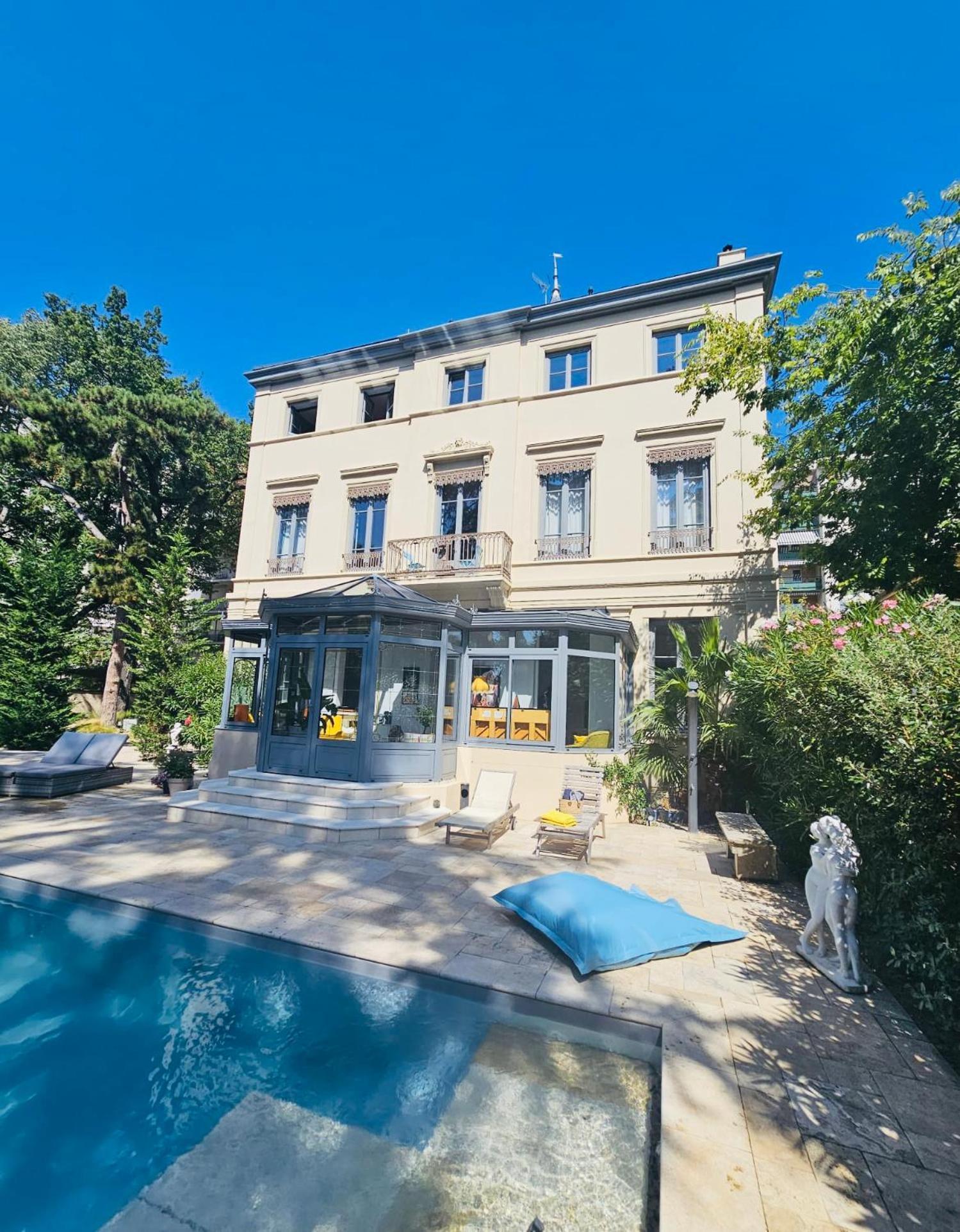 Chateau Grandclement Lyon Villeurbanne Niveau Rdc - Tresor Cache En Ville Avec Vue Piscine Et Parc Buitenkant foto